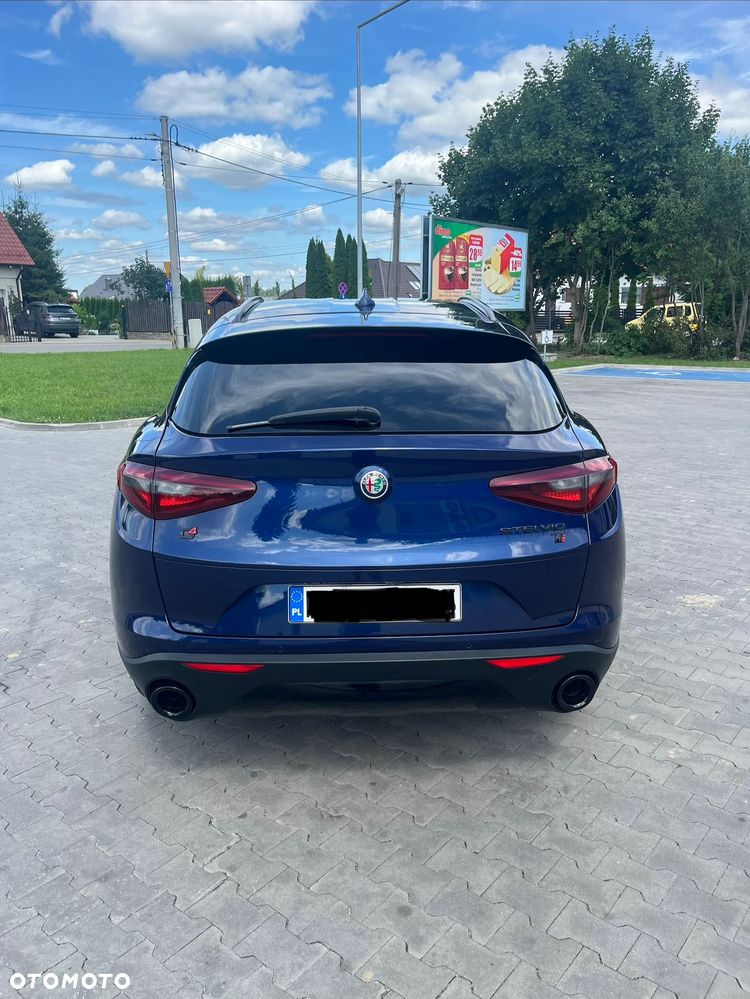 Alfa Romeo Stelvio 2.0 Turbo 16V AT8-Q4 Ti - 11