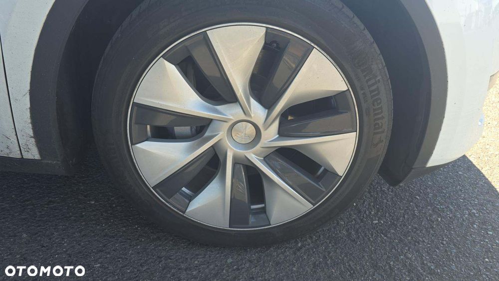 Tesla Model Y Long Range Dual Motor AWD - 15
