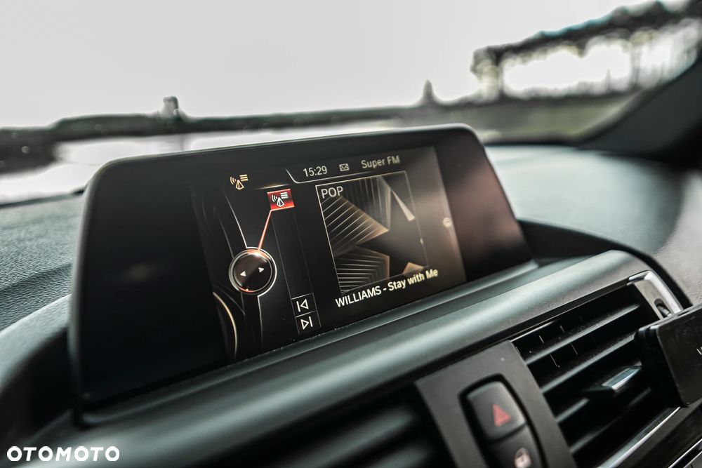 BMW Seria 1 116i - 24