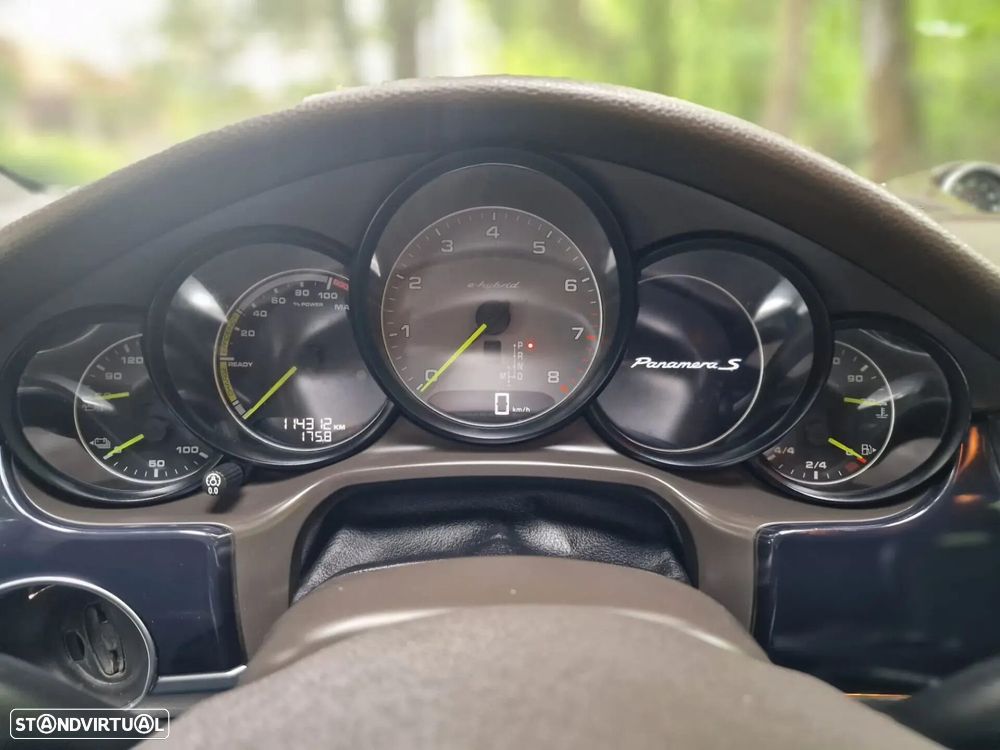 Porsche Panamera - 18