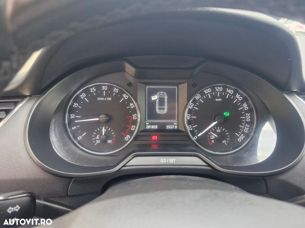 Skoda Octavia 2.0 TDI AMBITION DSG - 4
