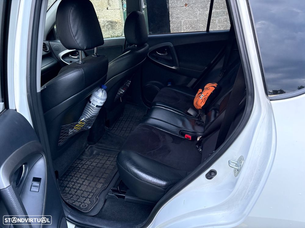 Toyota RAV4 2.2 D-4D 4x4 Executive - 4