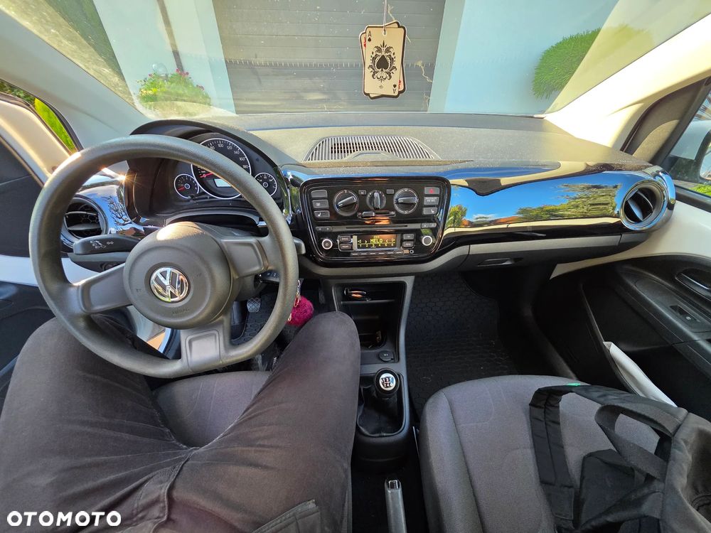 Volkswagen up! (BlueMotion Technology) move - 9