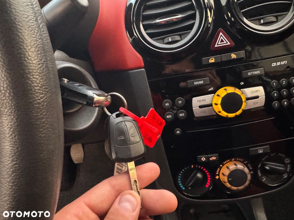 Opel Corsa 1.2 16V Cosmo - 19