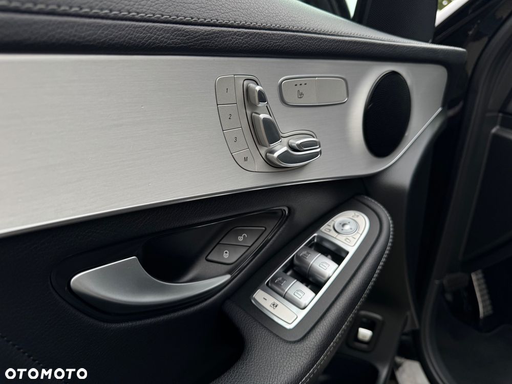 Mercedes-Benz GLC 300 4Matic 9G-TRONIC AMG Line Plus - 23