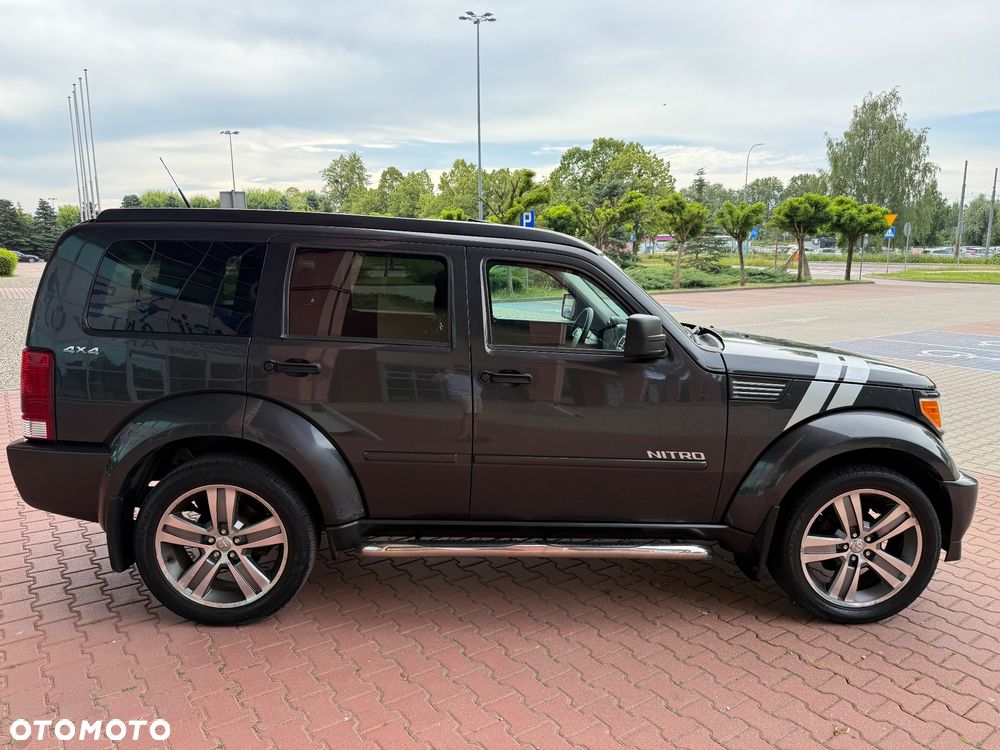 Dodge Nitro - 9