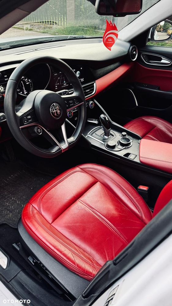 Alfa Romeo Giulia 2.0 Turbo 16V AT8-Q4 Intensa - 6