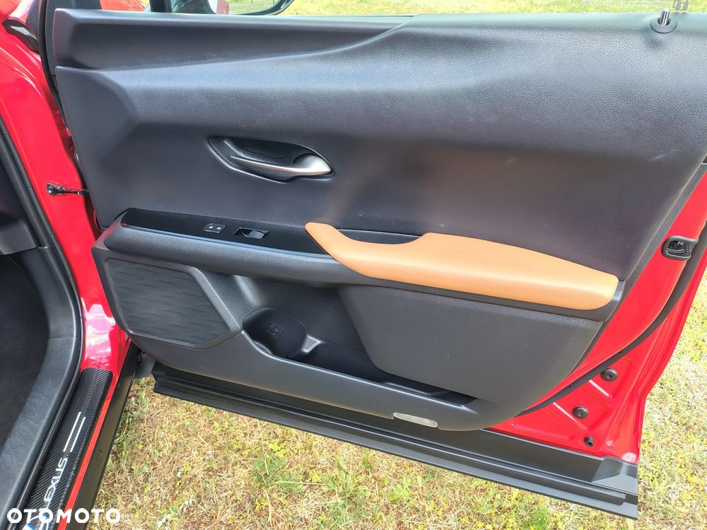 Lexus UX 250h Elegance AWD - 14