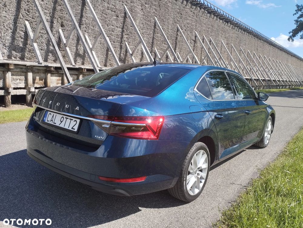 Skoda Superb 2.0 TDI SCR 4x4 Ambition DSG - 9