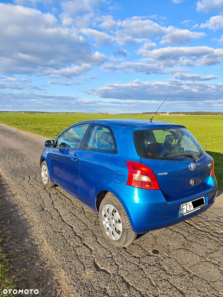 Toyota Yaris 1.3 - 8