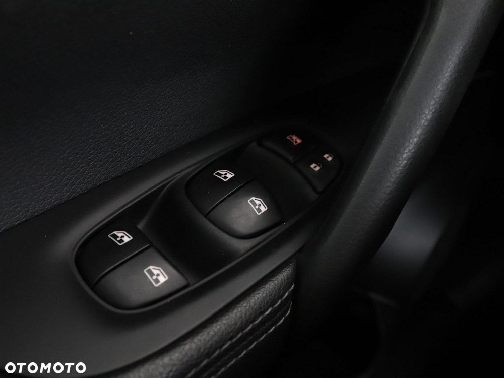 Nissan Qashqai 1.3 DIG-T N-Connecta DCT - 32