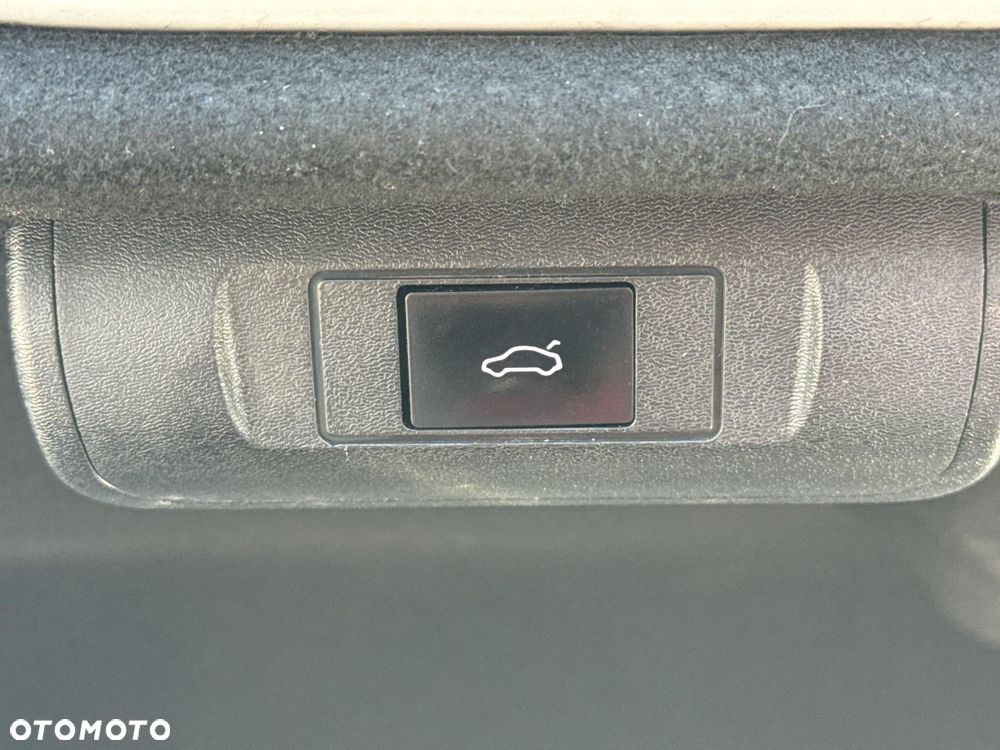 Toyota Camry 2.5 Hybrid Comfort CVT - 23