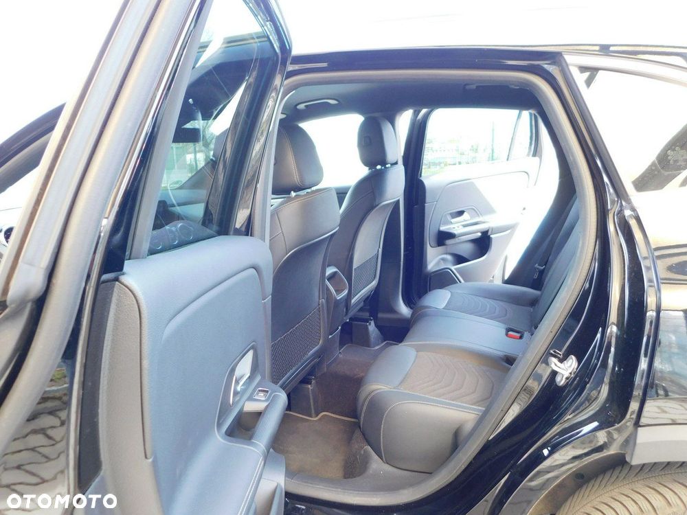 Mercedes-Benz GLA - 14