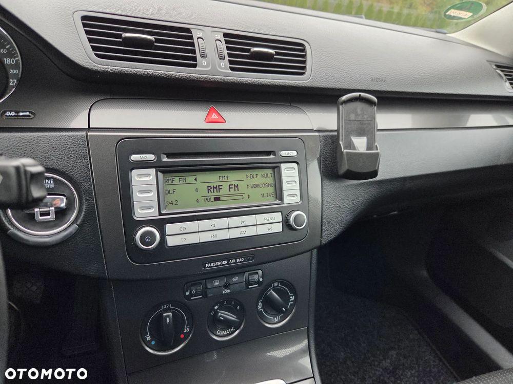 Volkswagen Passat 1.6 Exclusive - 9
