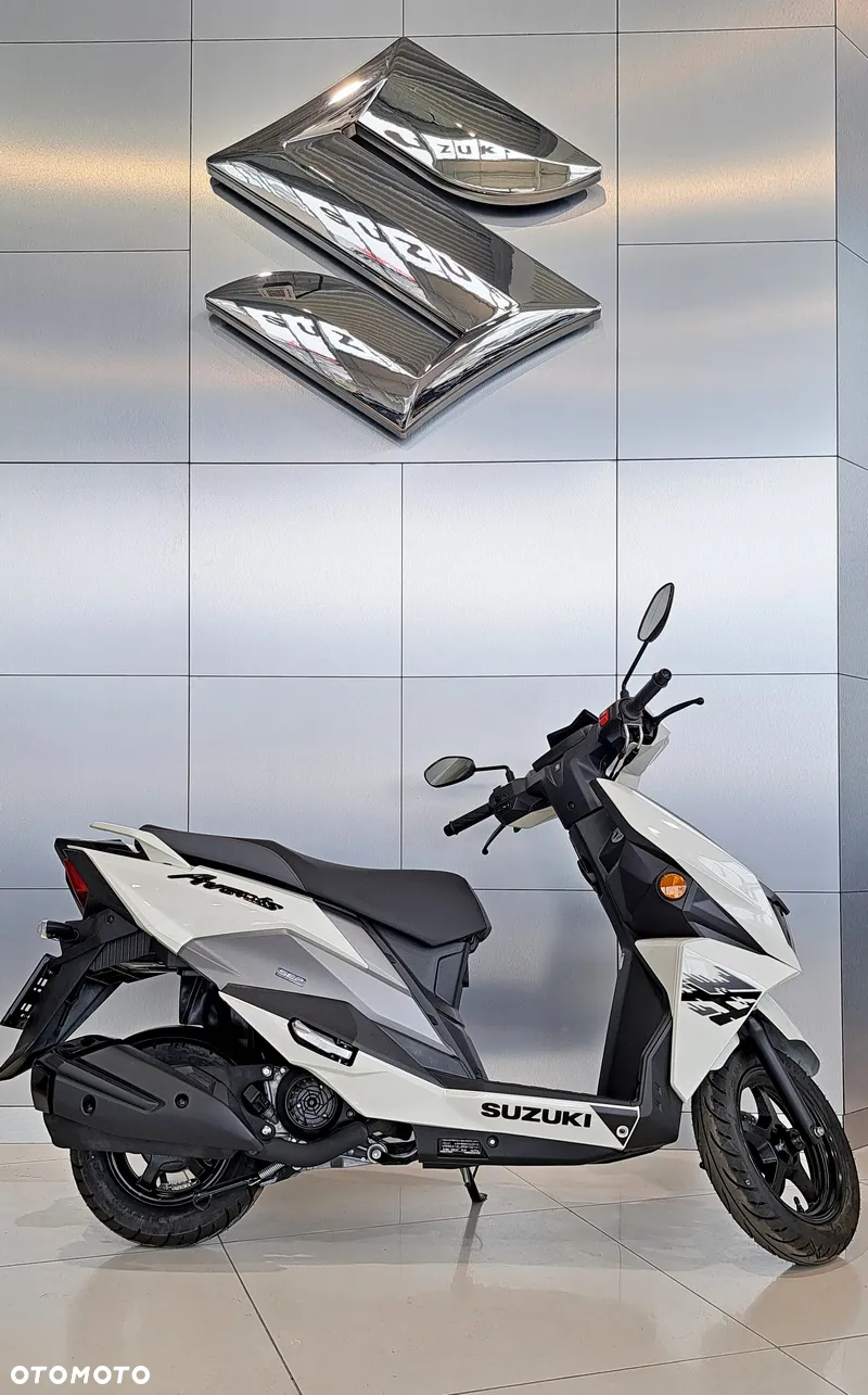 Suzuki Avenis - 7