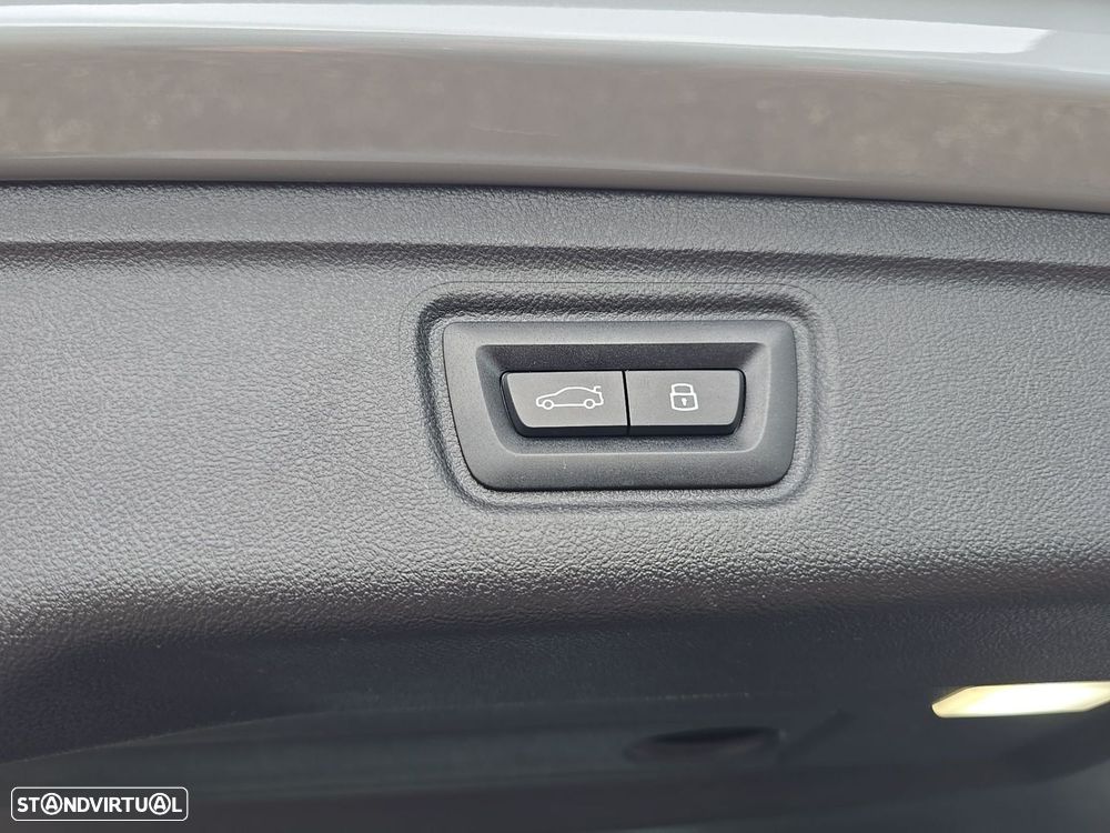 BMW 320 d Pack Desportivo M Pro Auto - 40