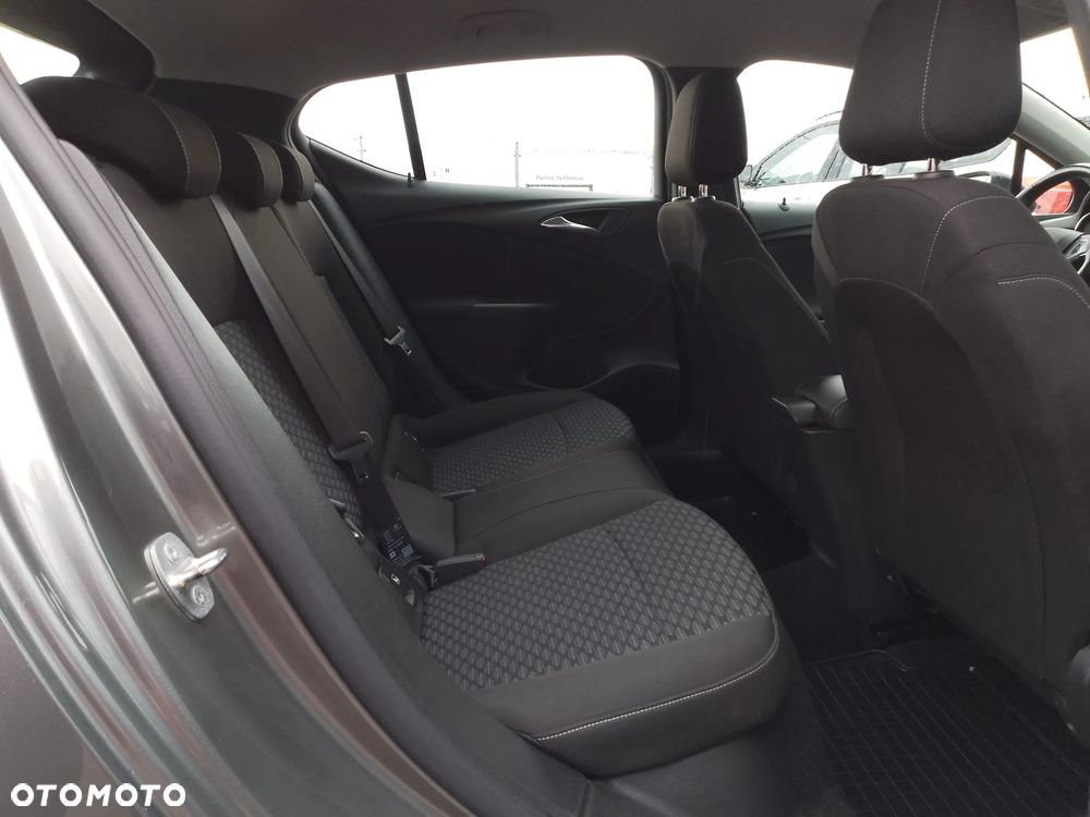 Opel Astra 1.2 T Edition S&S - 17