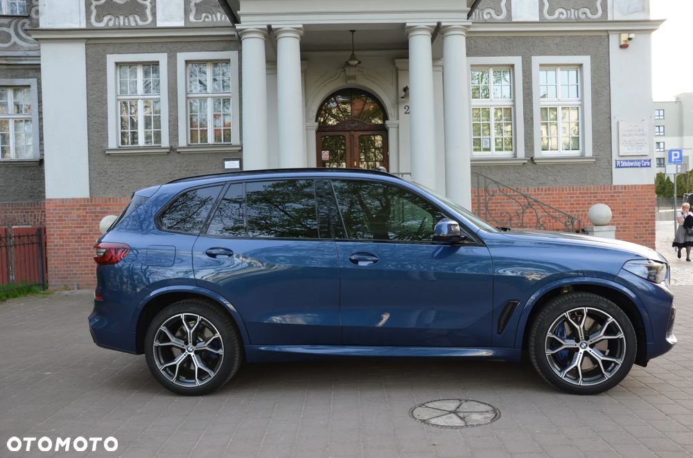 BMW X5 M M50i - 10