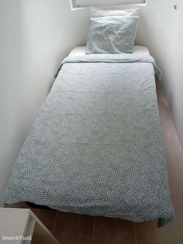 Quarto - localizado em Alameda Lisbon - Grande imagem: 3/15