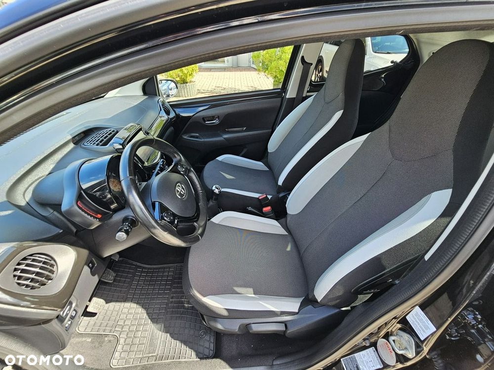 Toyota Aygo x-play touch - 30