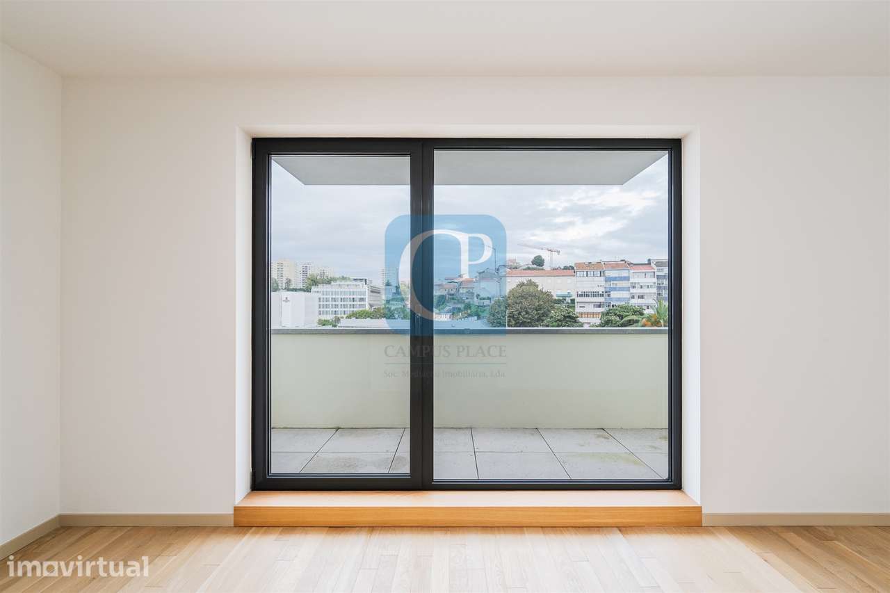 Apartamento T1Kit Duplex, com terraço, junto à Praça da República - Grande imagem: 3/32