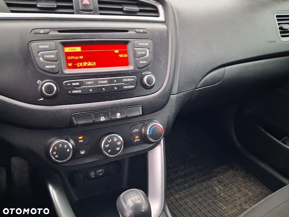 Kia Ceed 1.4 L - 6