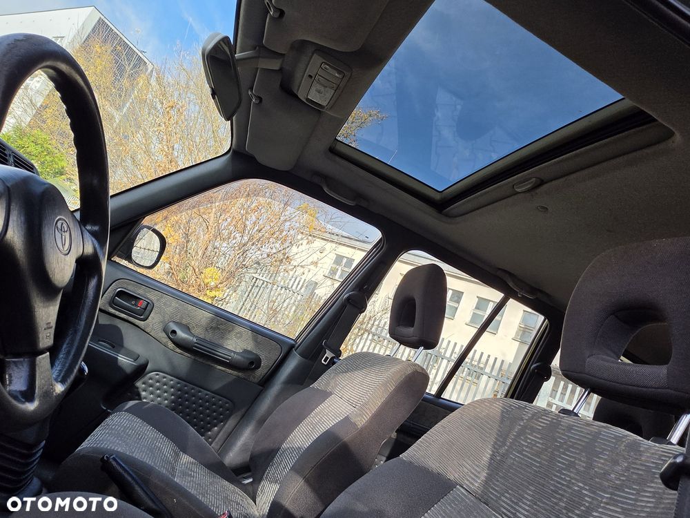 Toyota RAV4 - 8