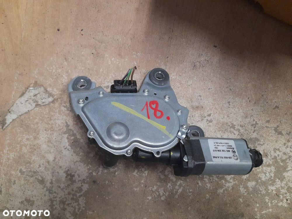 SILNICZEK WYCIERACZKI TYŁ Skody Octavia 2  nr 1Z9 955 711 - 1