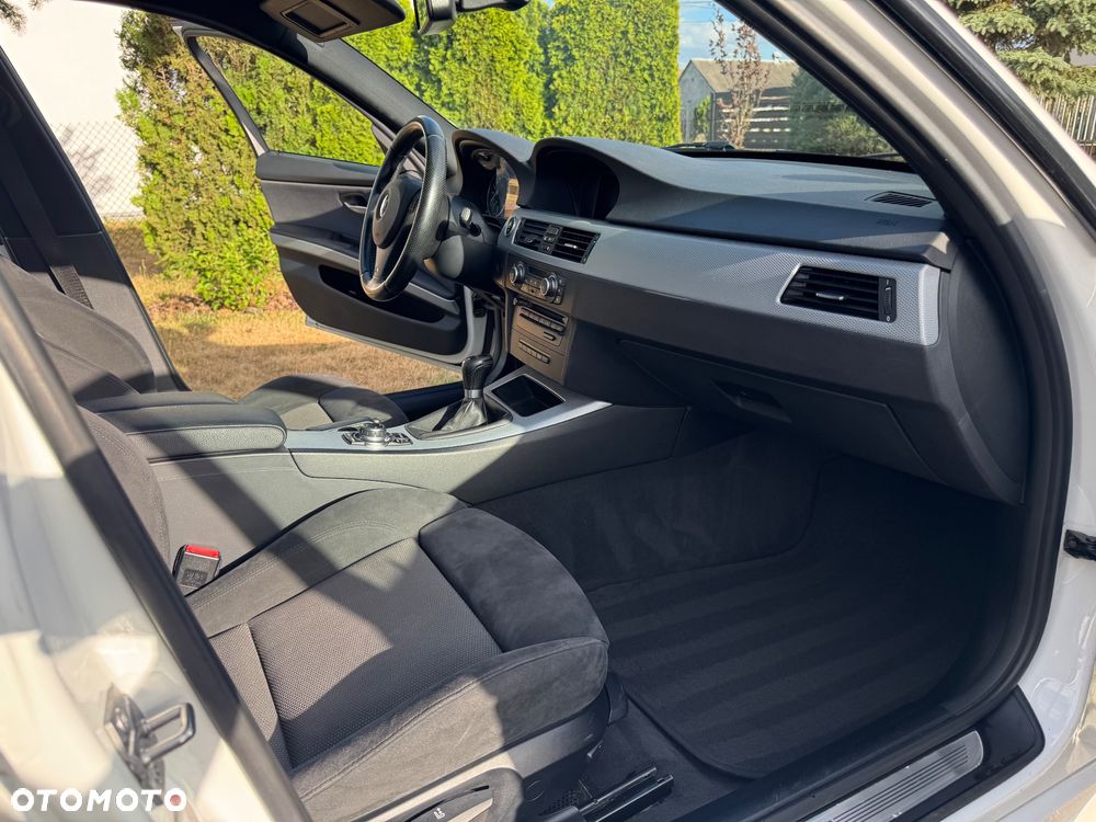 BMW Seria 3 320d M Sport EU6 - 30