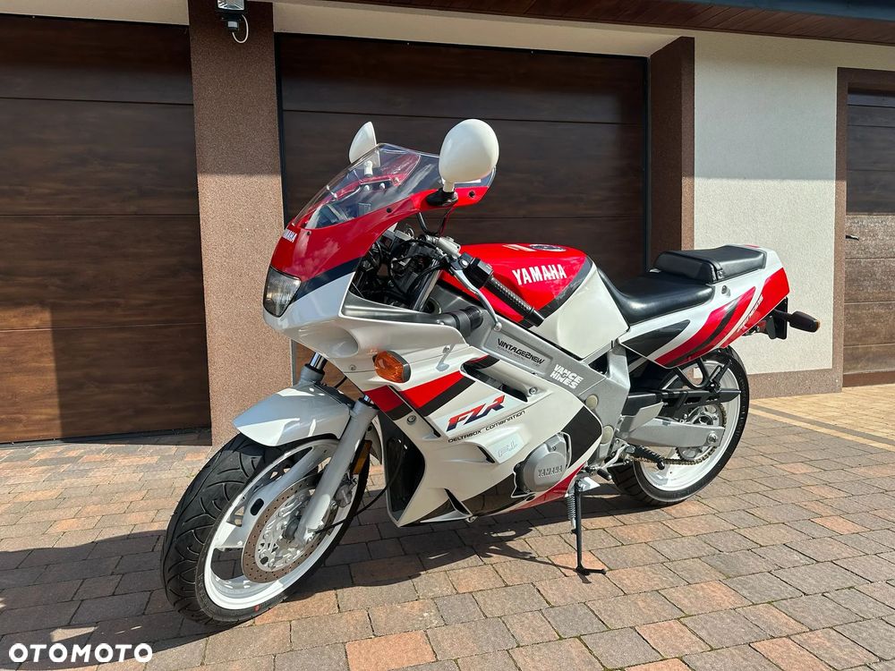 Yamaha FZR - 2