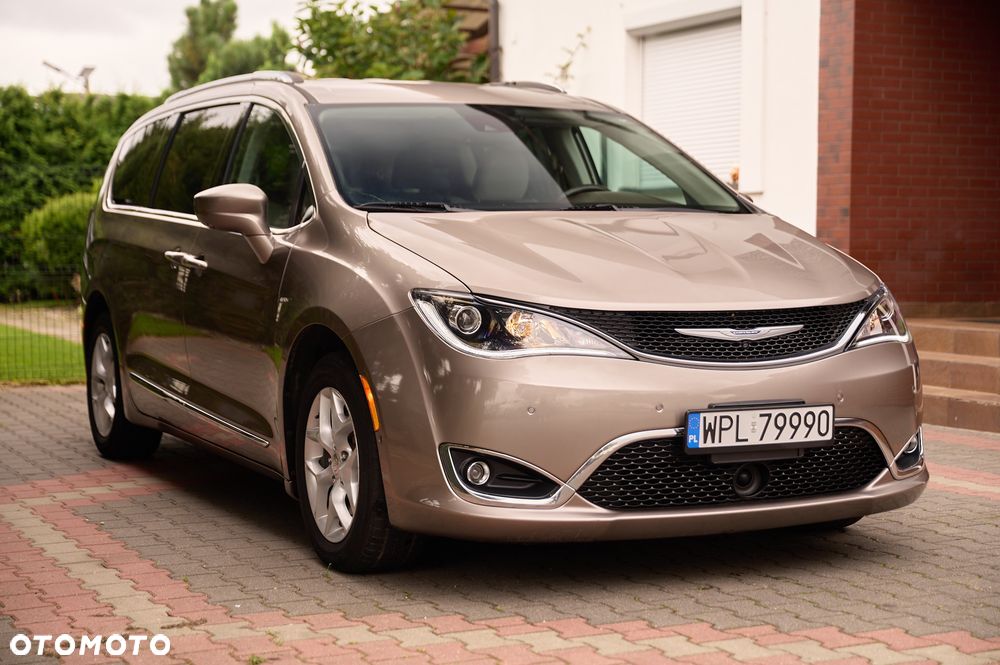 Chrysler Pacifica - 20