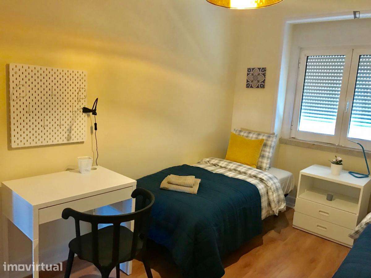 Quarto - localizado em Roma-Areeiro Lisbon - Grande imagem: 2/17