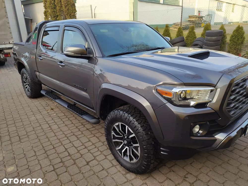 Toyota Tacoma - 4