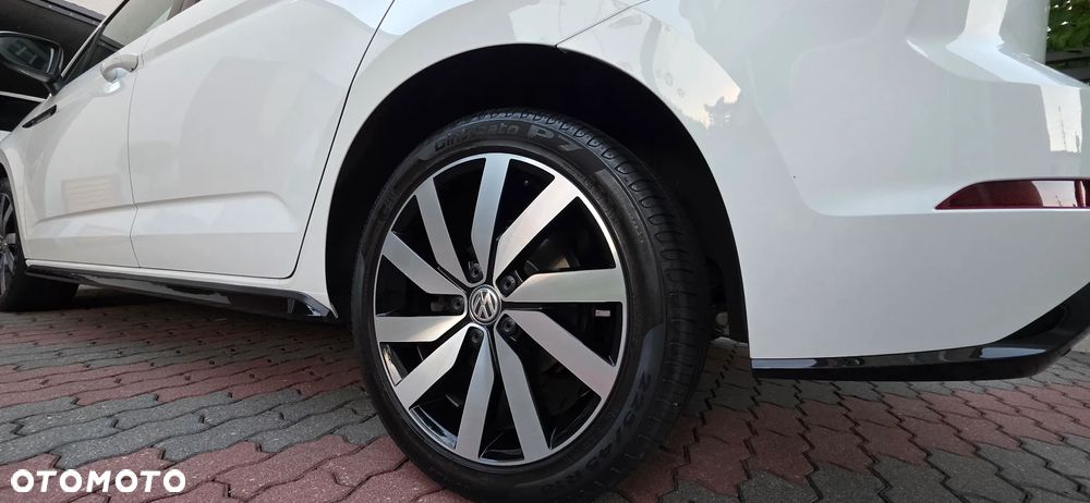 Volkswagen Touran - 3