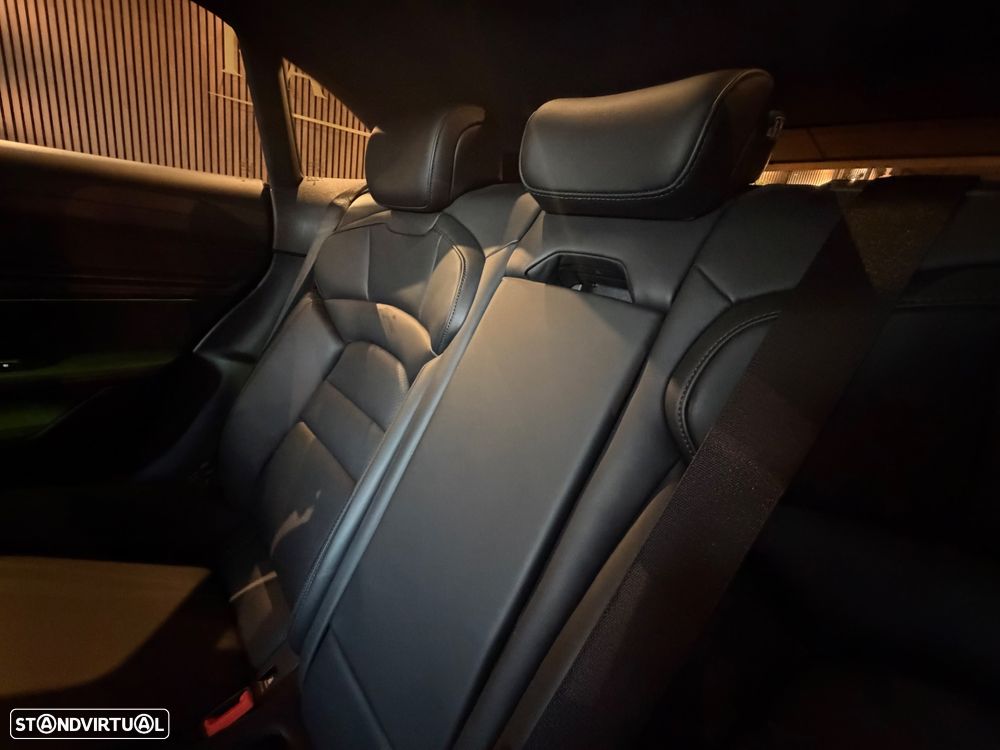 Porsche Taycan Cross Turismo 4S - 35