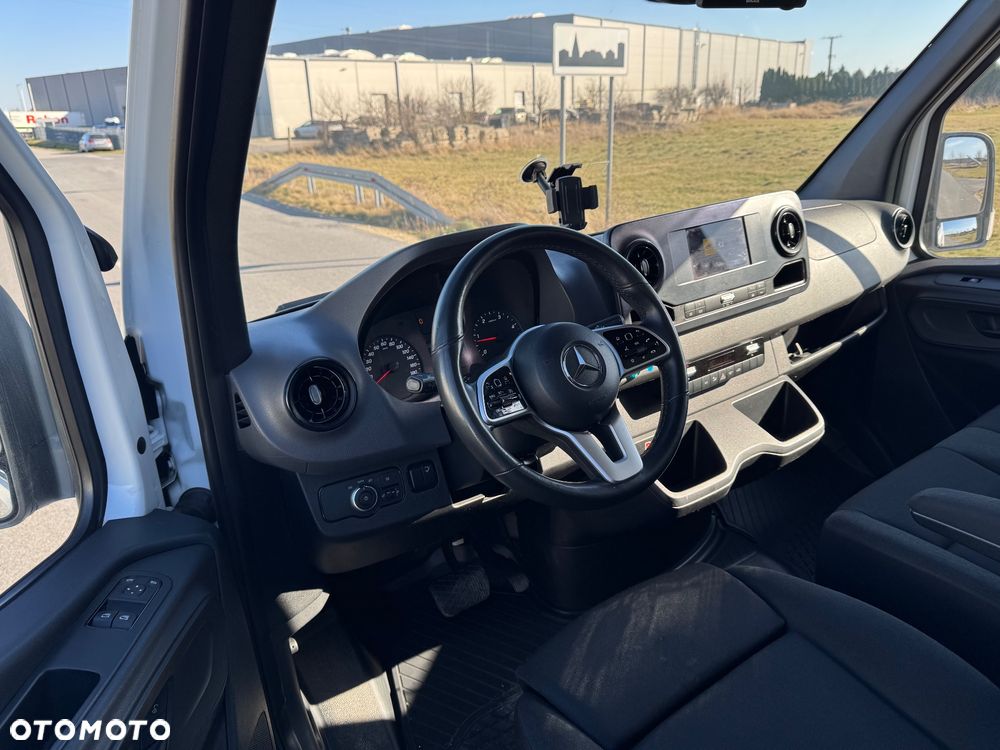 Mercedes-Benz Sprinter - 13