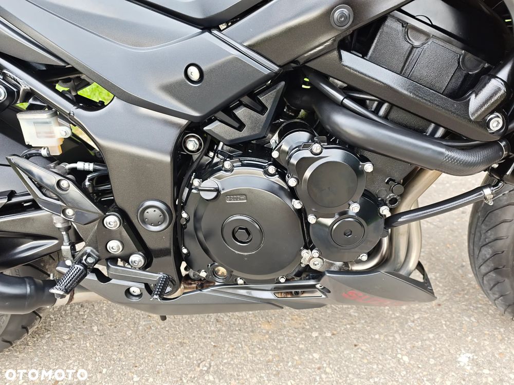 Suzuki GSX - 14
