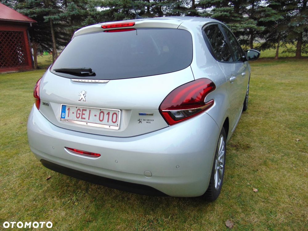 Peugeot 208 82 PureTech Style - 10