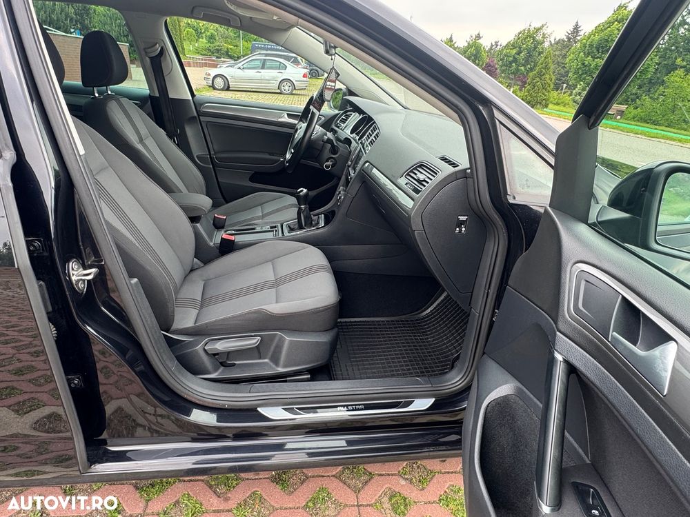 Volkswagen Golf - 11