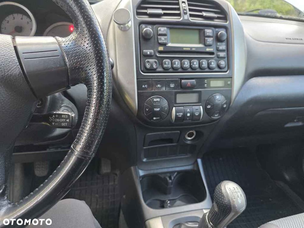 Toyota RAV4 - 8