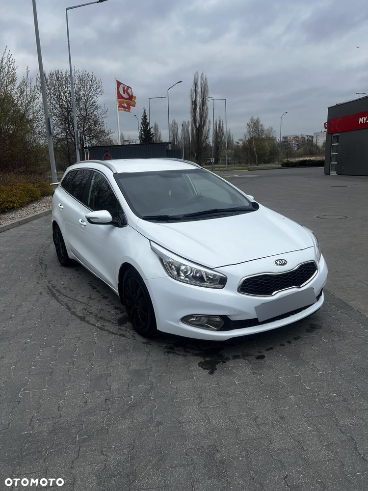 Kia Ceed 1.6 CRDi 128 ISG SW Platinum Edition - 4