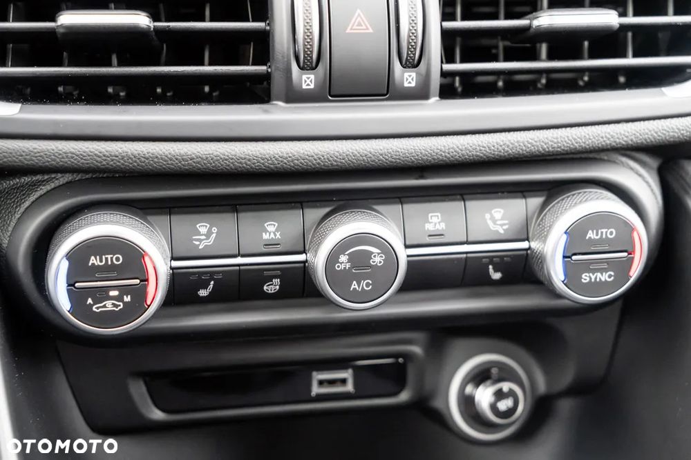 Alfa Romeo Giulia 2.0 Turbo TI Q4 - 27