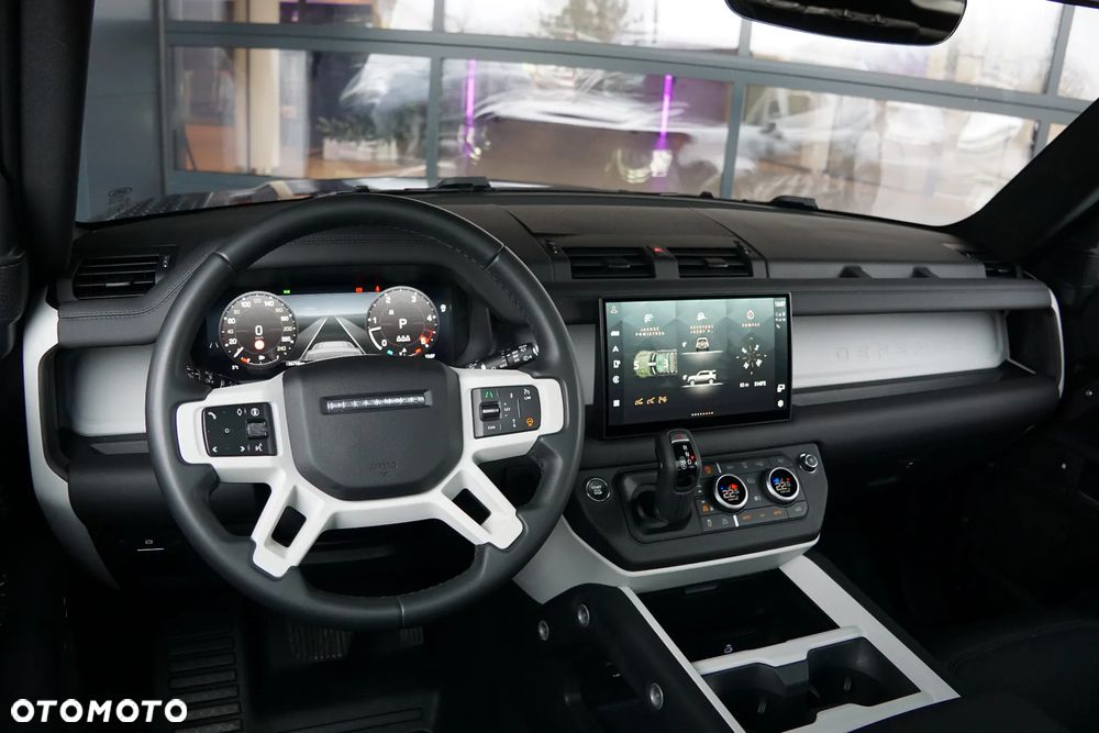 Land Rover Defender 110 D250 X-Dynamic SE - 35