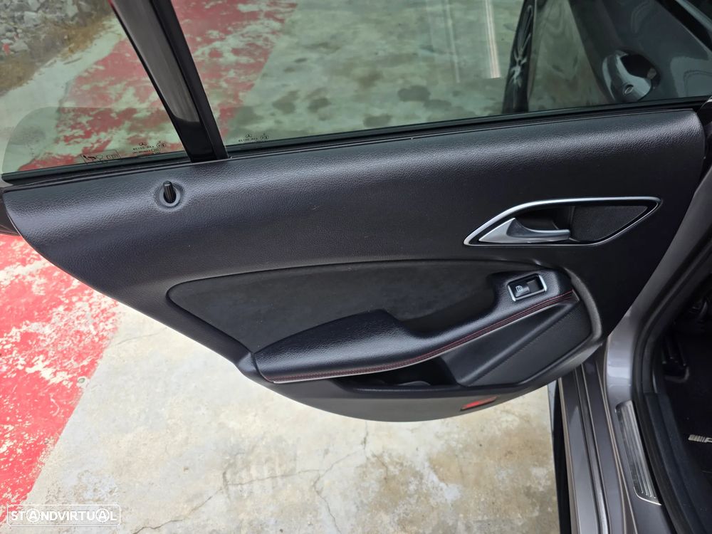 Mercedes-Benz CLA 200 CDI AMG Line Aut. — fotografia 34