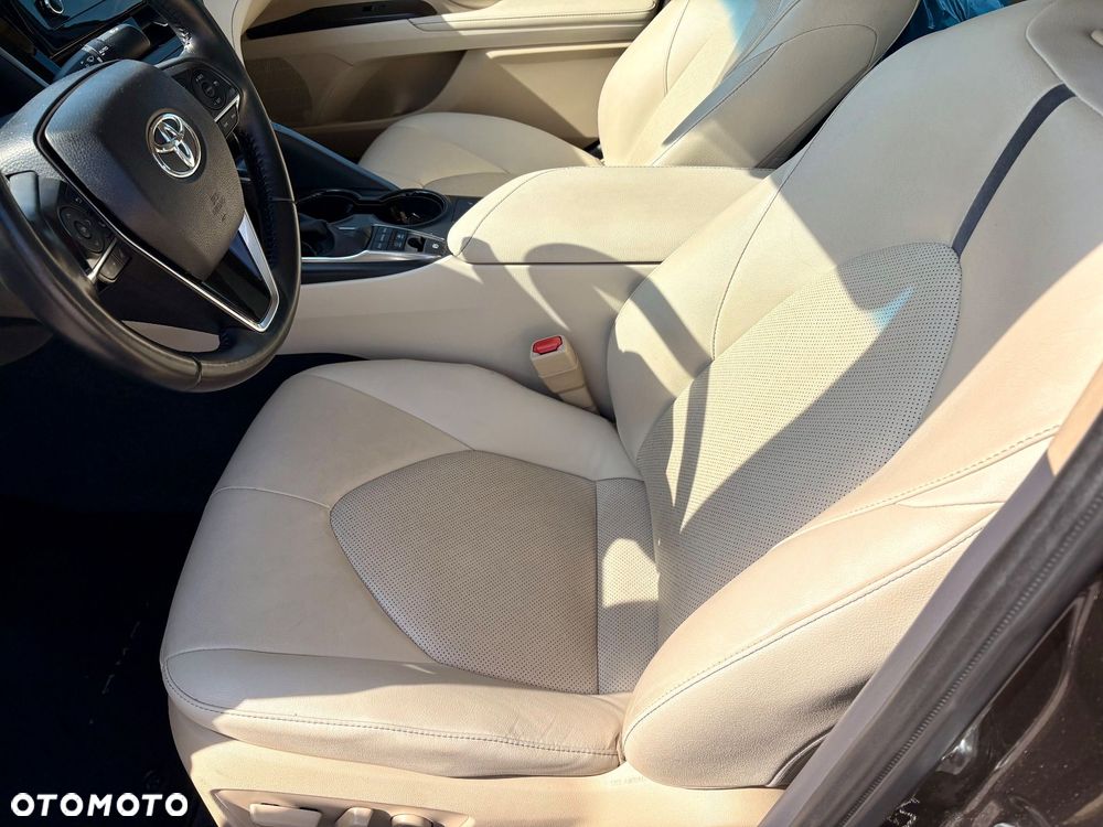 Toyota Camry 2.5 Hybrid Prestige CVT - 23