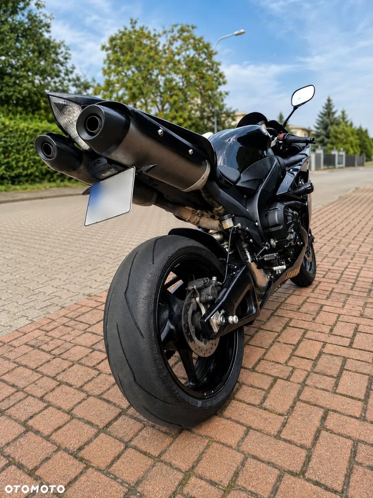 Yamaha R1 - 4