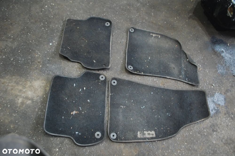 DYWANIKI WELUROWE AUDI A4 B7 KOMBI AUDI A4 B6 A6 C6 - 4