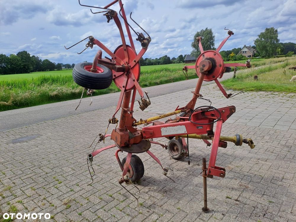 Lely Lotus 460 .Krone. Claas. Pottinger. Kuhn - 4