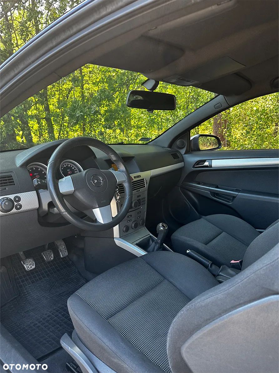 Opel Astra GTC 1.8 Sport - 14