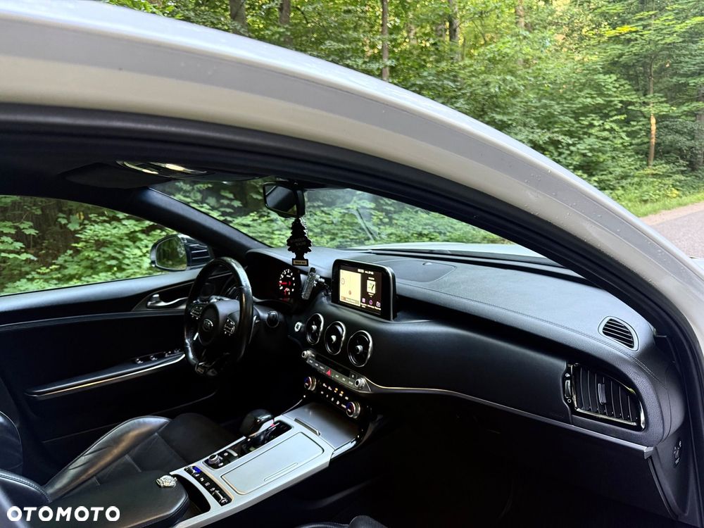 Kia Stinger - 10